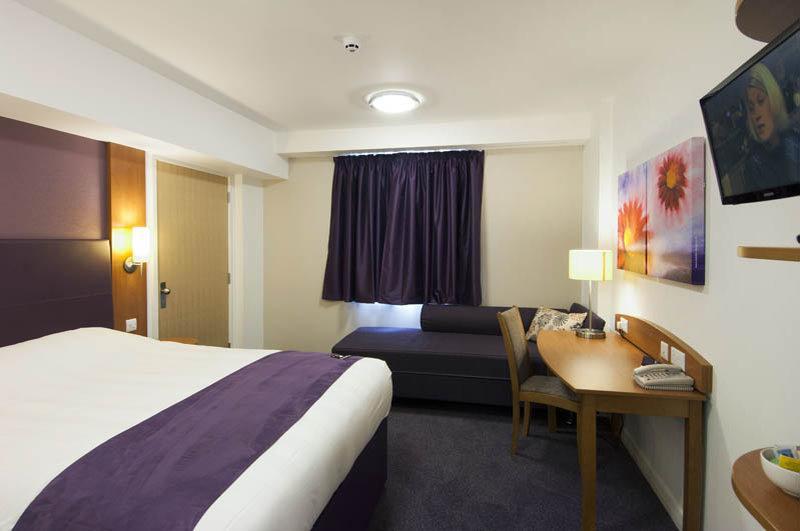 Premier Inn Rugeley Buitenkant foto